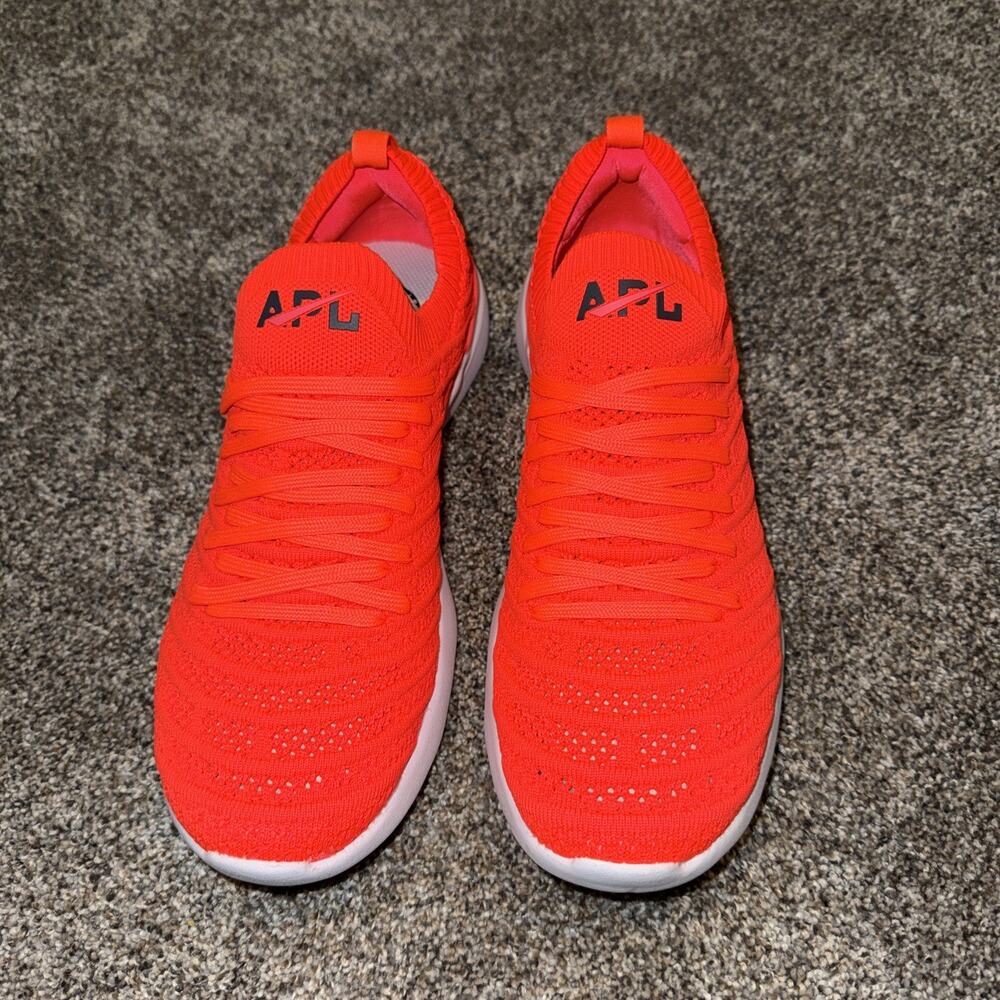 APL  Athletic Propulsion Labs Women’s Techloom Wave Size 8